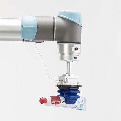Petit doigt espaçant la pince molle du robot 300g médicale